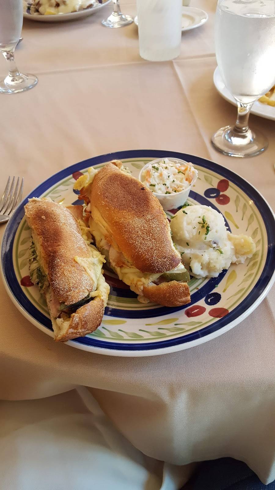 Willowtree Inn Restaurant | restaurant | 601 Ann St, Stroudsburg, PA 18360, USA | 5704760211 OR +1 570-476-0211