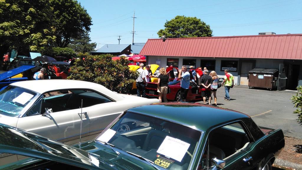 Wooden Chicken Pub | restaurant | 12500 NE Sandy Blvd, Portland, OR 97230, USA | 5032538893 OR +1 503-253-8893