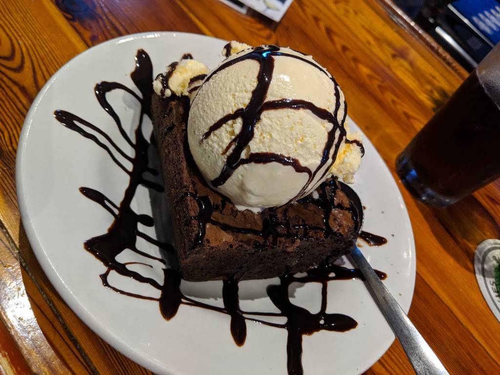 Buffalos | restaurant | 991 Peachtree Industrial Blvd, Suwanee, GA 30024, USA | 7709457100 OR +1 770-945-7100