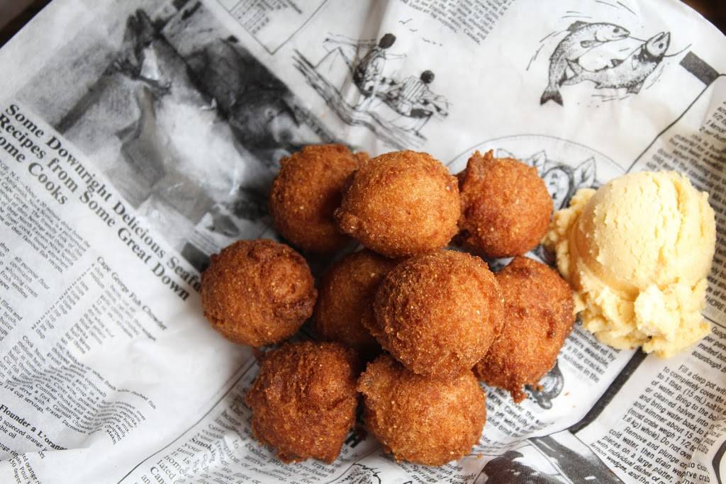 A.W. Shucks Seafood Shack | restaurant | 208 King St, Charleston, SC 29401, USA | 8436281554 OR +1 843-628-1554