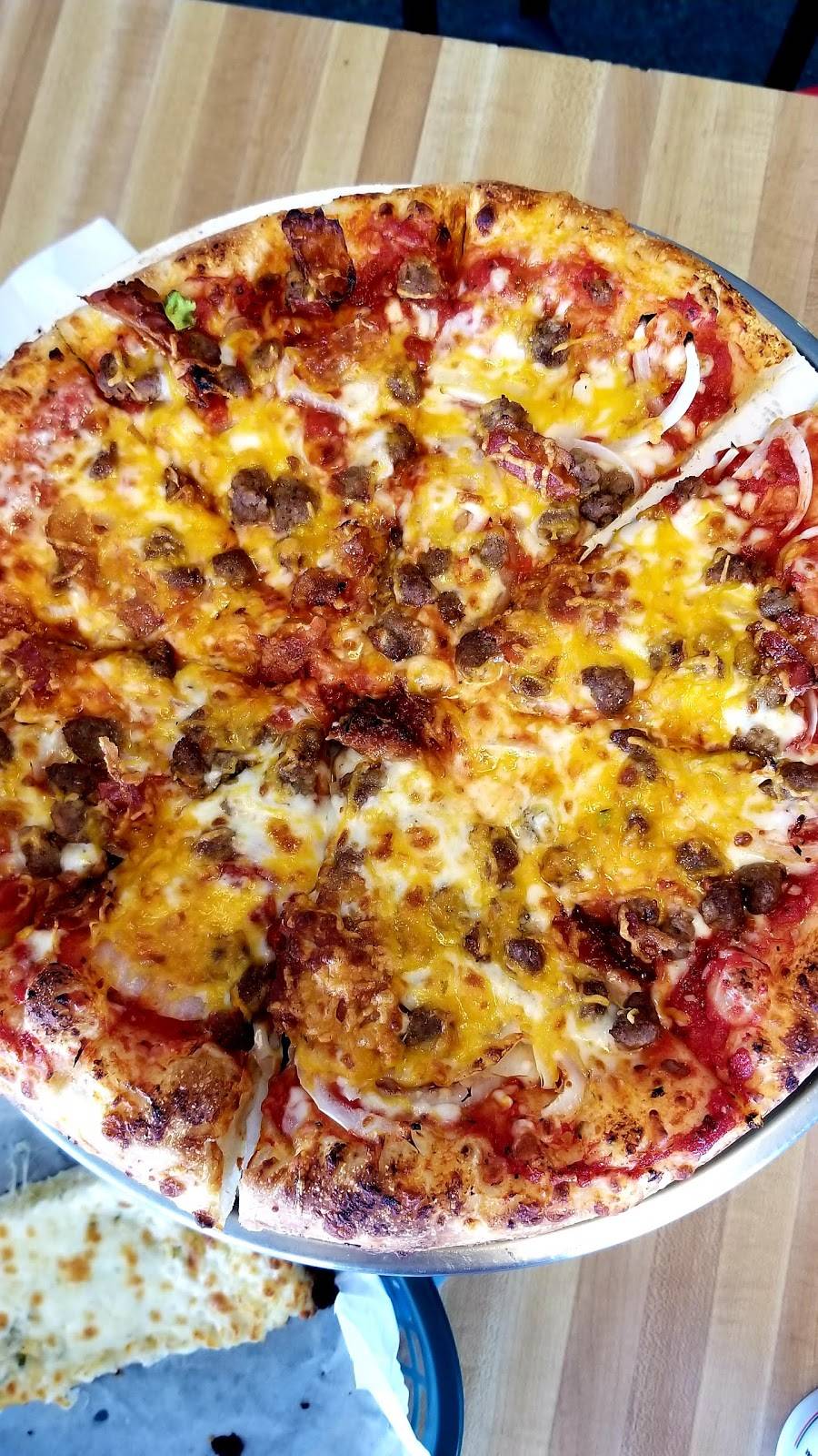 Mancinos Pizza & Grinders | restaurant | 5588 US-10, Ludington, MI 49431, USA | 2318456666 OR +1 231-845-6666