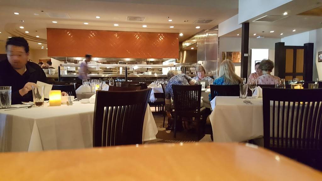 Roys Restaurant | restaurant | 7760 W Sand Lake Rd, Orlando, FL 32819, USA | 4073524844 OR +1 407-352-4844