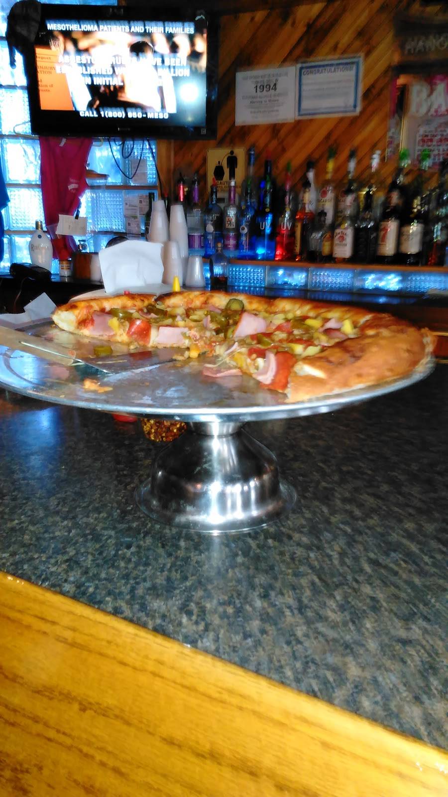 Hanovers Backwoods Bar-Grill | restaurant | 130 Main St, Hanover, MI 49241, USA | 5175632770 OR +1 517-563-2770