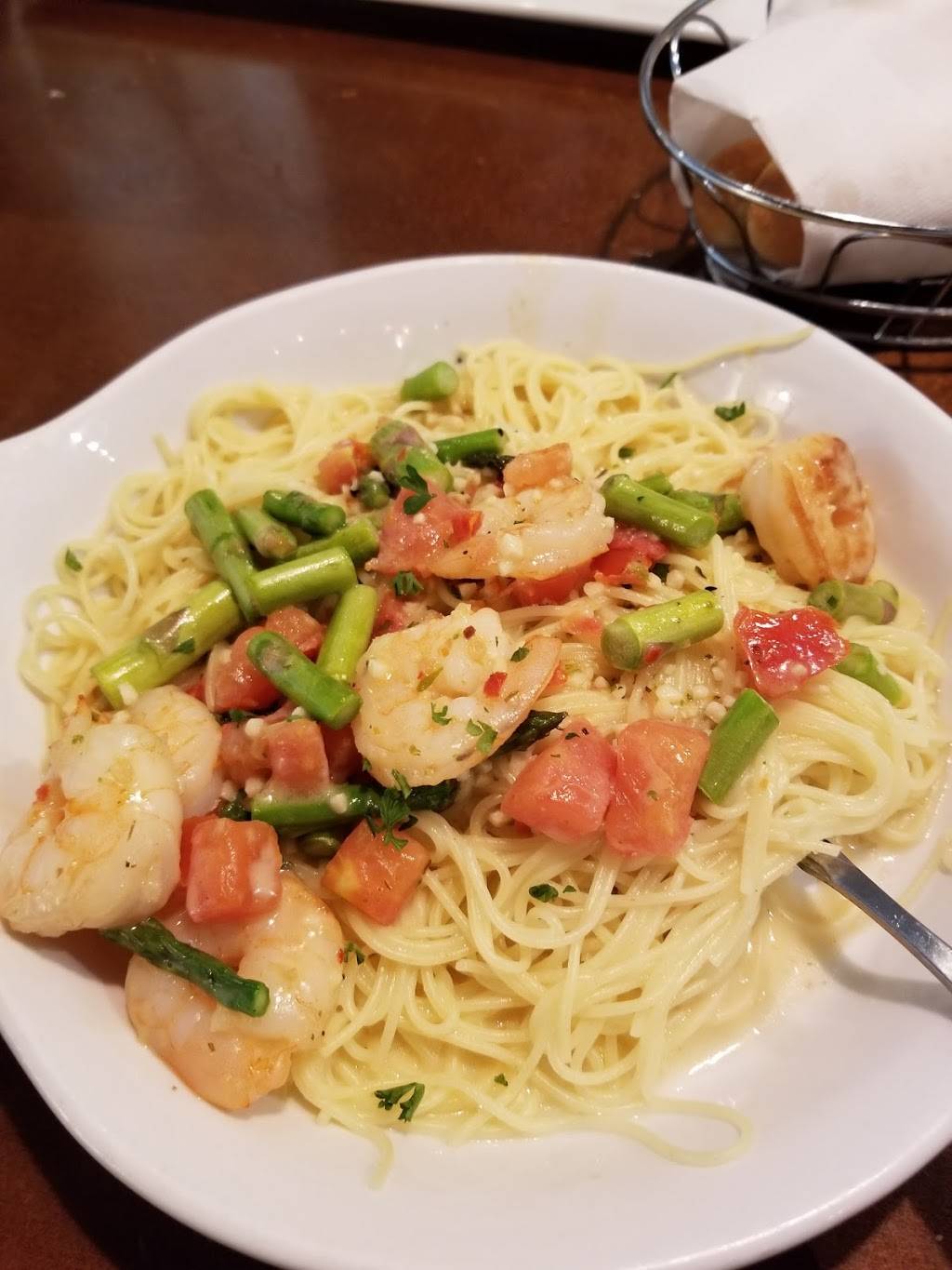 Olive Garden Italian Restaurant | meal takeaway | 7513 Cermak Rd, North Riverside, IL 60546, USA | 7084470666 OR +1 708-447-0666