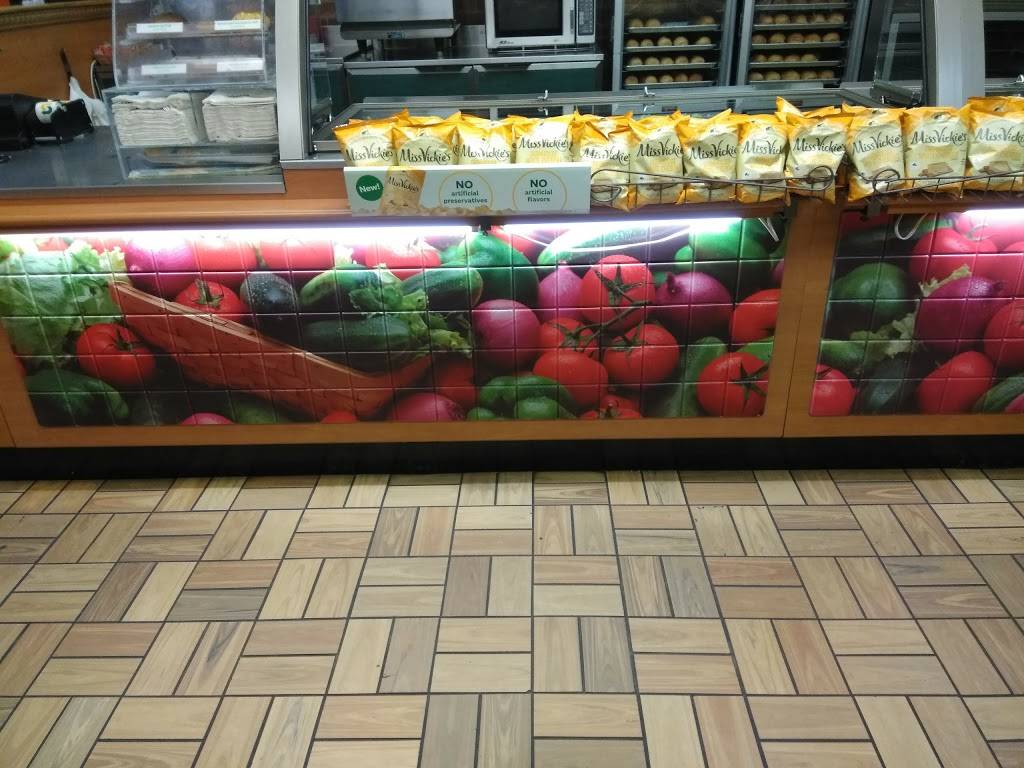 Subway | restaurant | 2216 Madison Ave, Granite City, IL 62040, USA | 6184512859 OR +1 618-451-2859