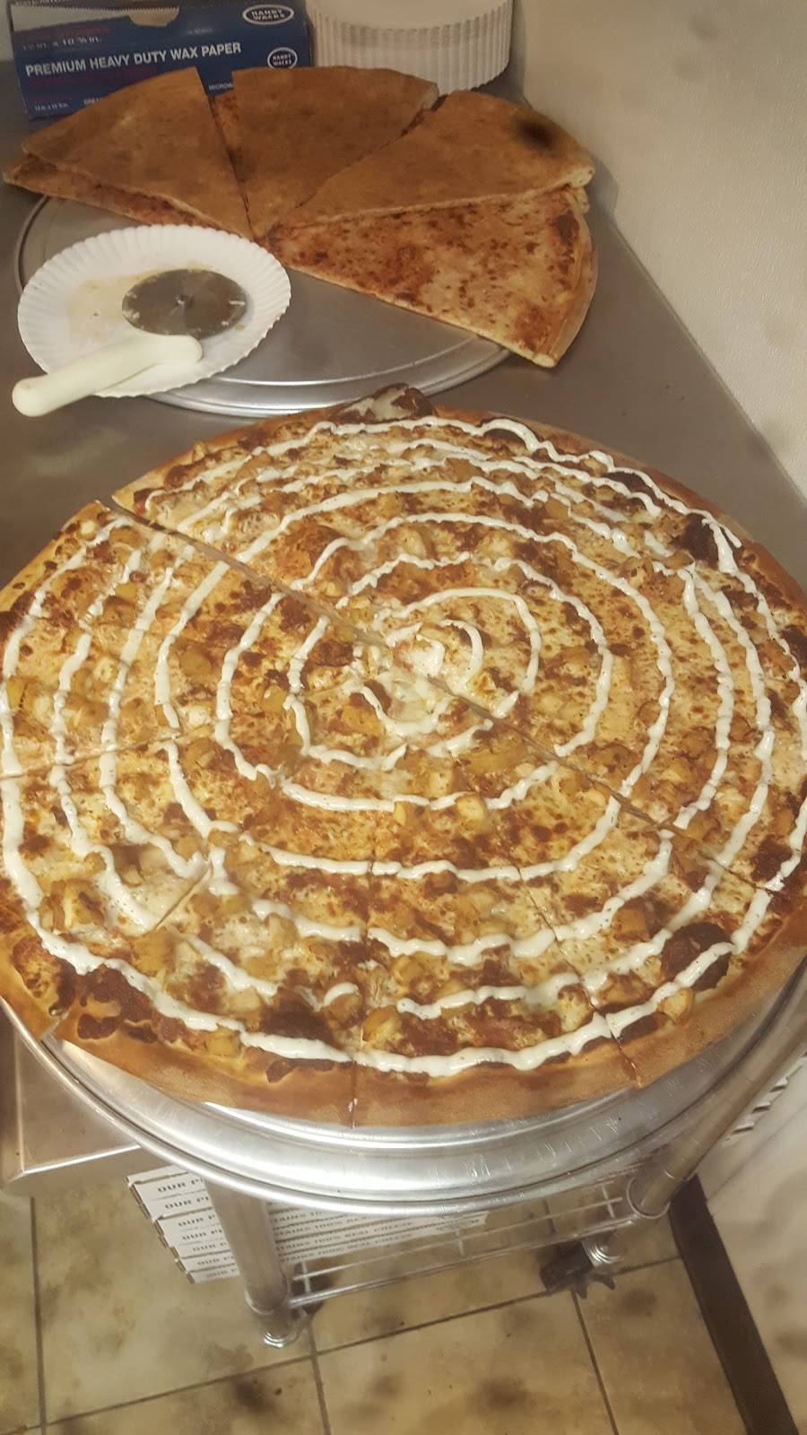 Jonuzis Pizza | restaurant | 1776 Teasley Ln #103, Denton, TX 76205, USA | 9405650000 OR +1 940-565-0000