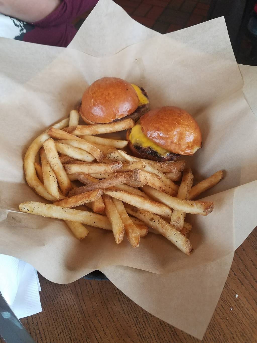 TGI Fridays | restaurant | 6577 Grand Ave, Gurnee, IL 60031, USA | 8478550007 OR +1 847-855-0007