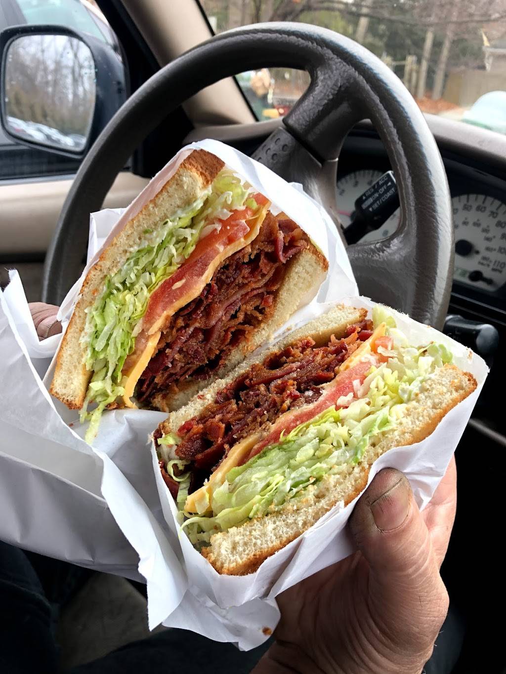 Chubs Burgers Burritos and Heroes | restaurant | 625 Horseblock Road, Farmingville, NY 11738, USA | 6318807999 OR +1 631-880-7999