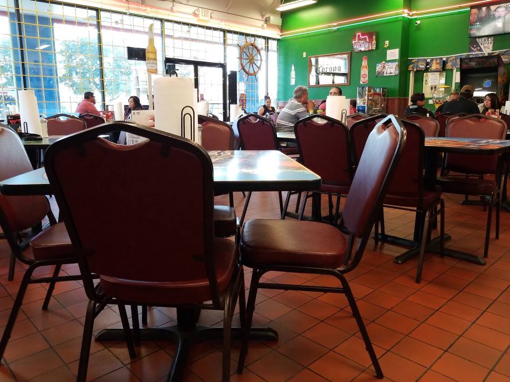 Connies Seafood #9 | restaurant | 10511 Eastex Fwy, Houston, TX 77093, USA | 7136947300 OR +1 713-694-7300