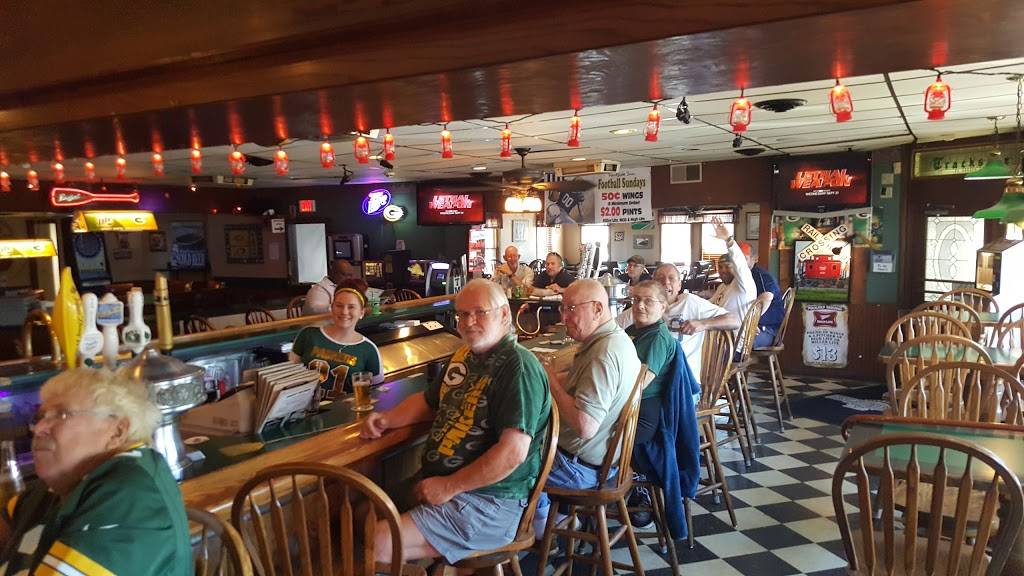 Batzlers Trackside Inn | restaurant | 8762 N Granville Rd, Milwaukee, WI 53224, USA | 4143545550 OR +1 414-354-5550