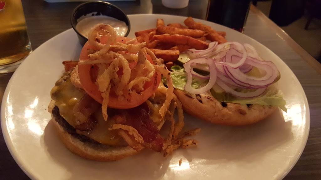 The Binbrook Grill | restaurant | 3020 Binbrook Rd, Binbrook, ON L0R 1C0, Canada | 9056920909 OR +1 905-692-0909