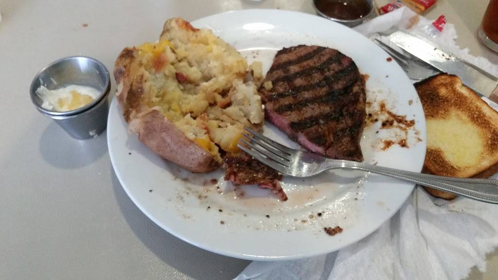 Teds Charcoal Steakhouse | restaurant | 337 Northeast Blvd, Clinton, NC 28328, USA | 9105922600 OR +1 910-592-2600