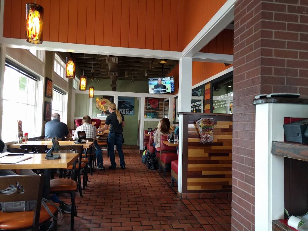 Chilis Grill & Bar | restaurant | 122 E 1300 S, Orem, UT 84058, USA | 8012210884 OR +1 801-221-0884