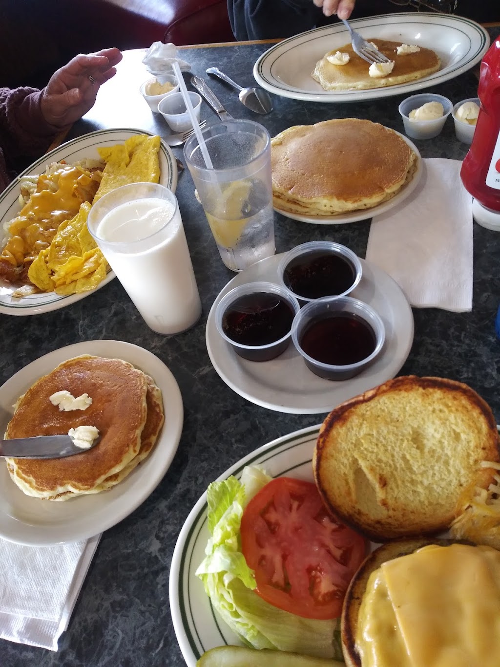 84th Classic Cafe | restaurant | 1650 S 84th St, West Allis, WI 53214, USA | 4149889827 OR +1 414-988-9827