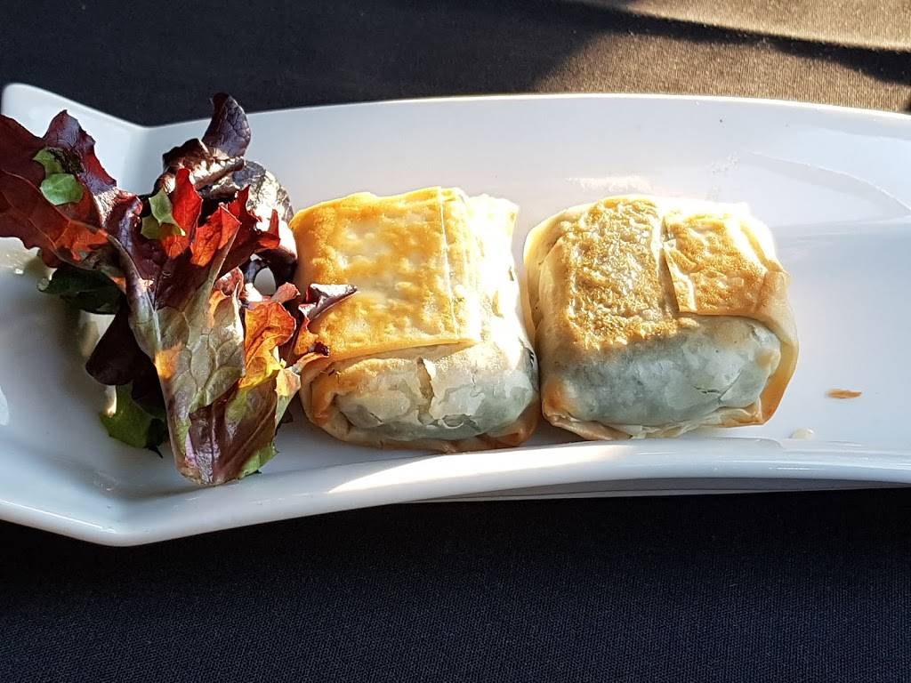 Casa Bella Restaurant | restaurant | 425 Riverview Dr, Chatham, ON N7M 0N3, Canada | 5193545270 OR +1 519-354-5270