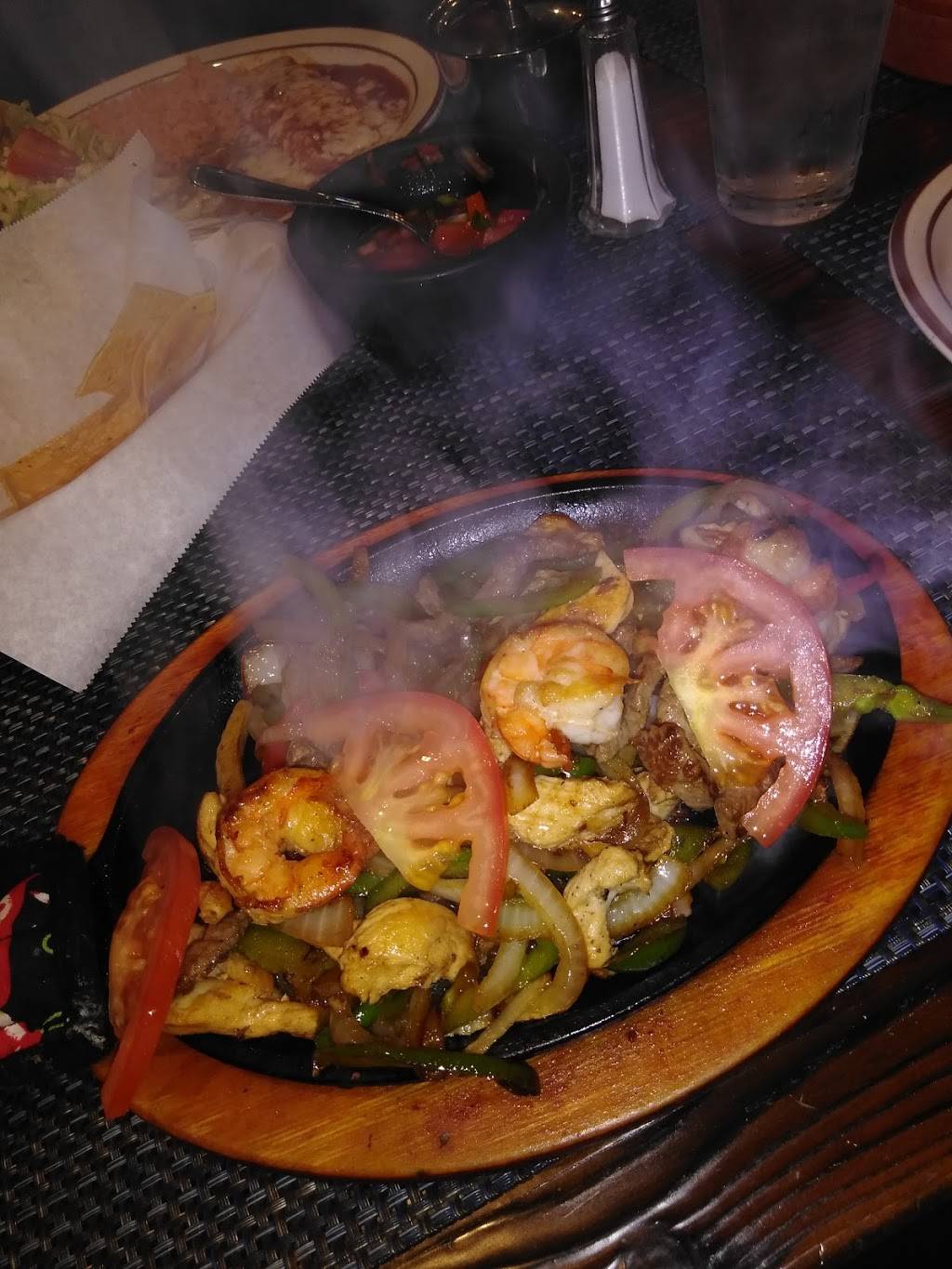 Rosa Lindas Mexican Cuisine | restaurant | 1420 Clovis Ave, Clovis, CA 93612, USA | 5594723577 OR +1 559-472-3577