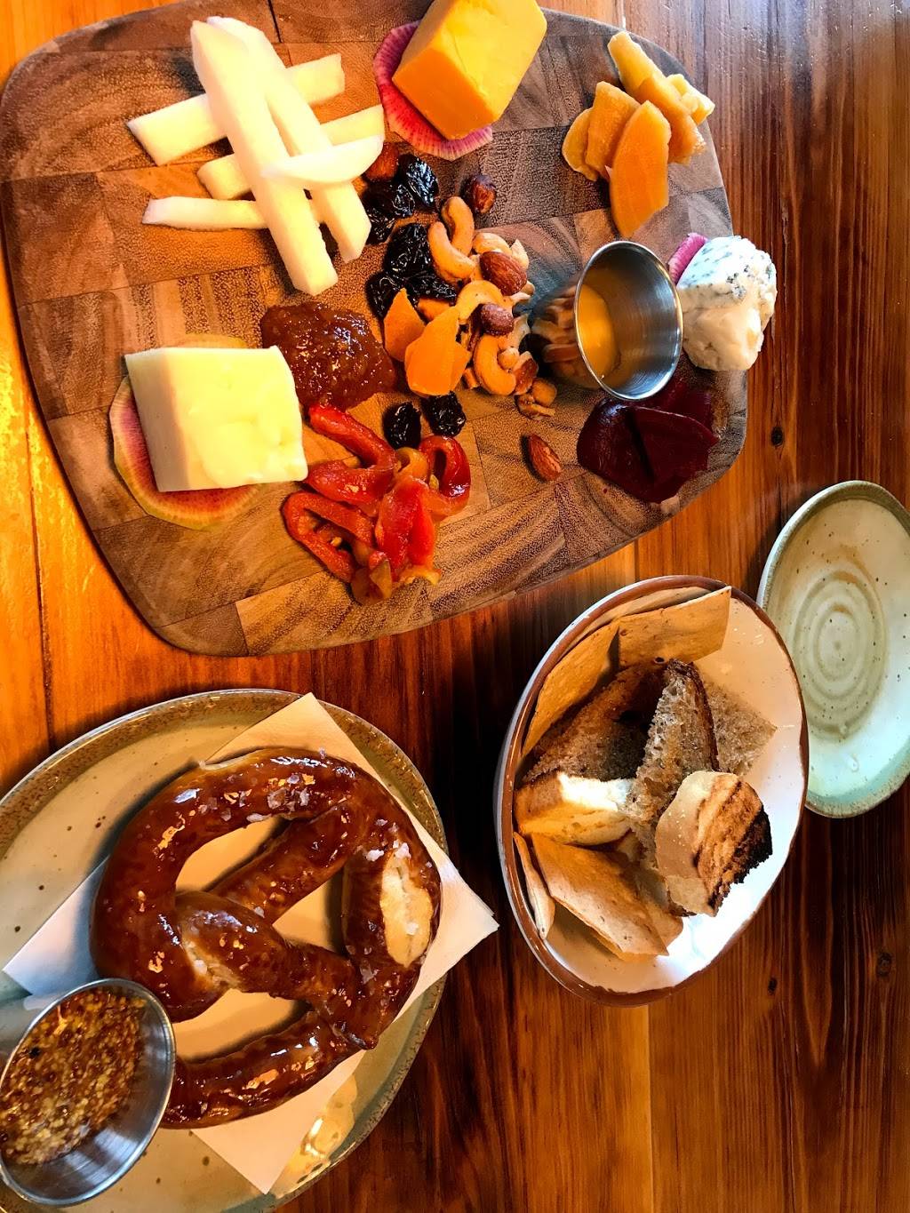 Longtable Beer Cafe | restaurant | 7545 Hubbard Ave, Middleton, WI 53562, USA | 6088412337 OR +1 608-841-2337