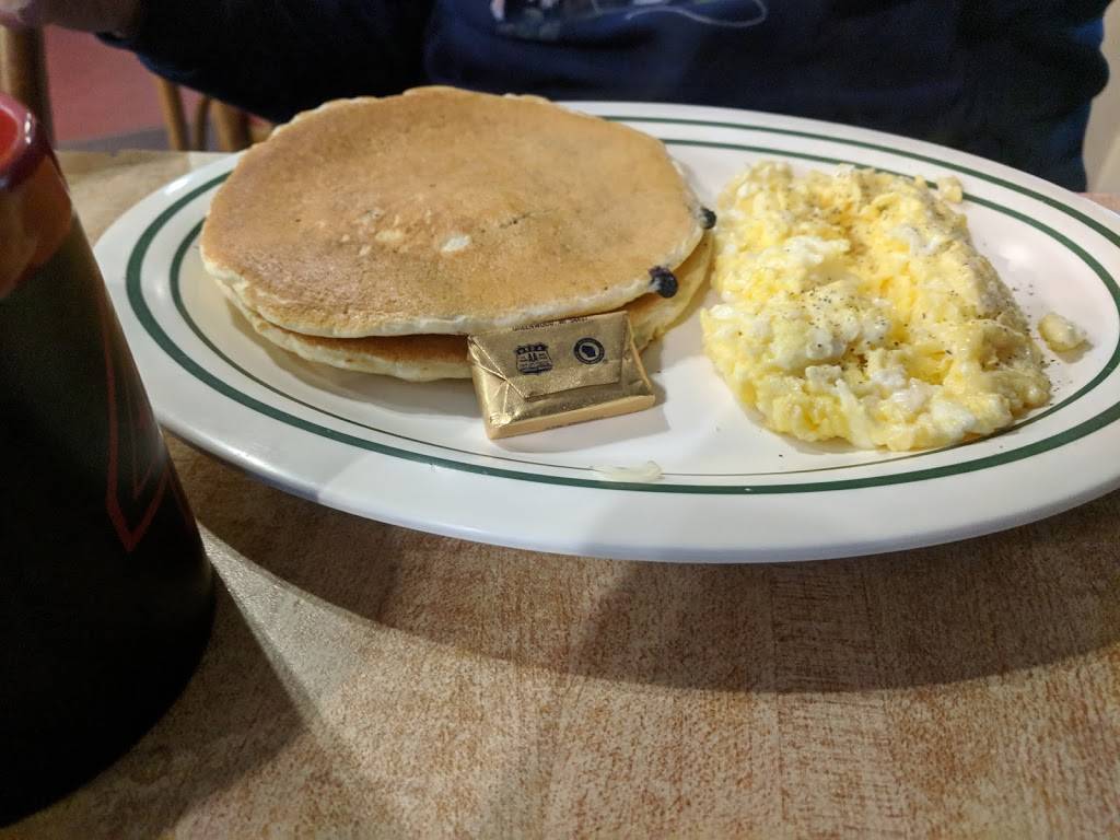 Reeds Country Store | restaurant | 753 Barre Rd, New Braintree, MA 01531, USA | 5088679512 OR +1 508-867-9512