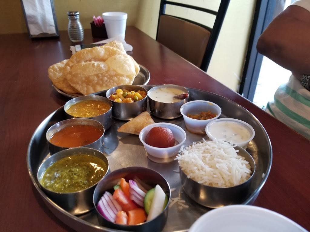 Swad Indian Vegetarian Restaurant | restaurant | 1401 S Interstate 35 # 220, Round Rock, TX 78664, USA | 5129977923 OR +1 512-997-7923