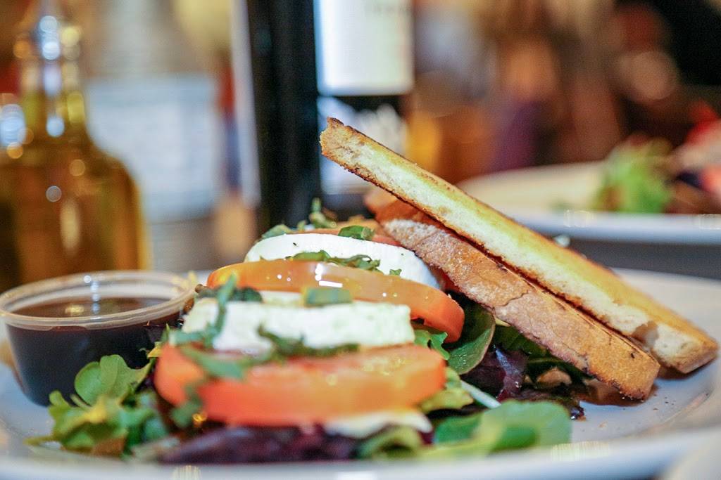 Renaldis Pizza | meal delivery | 2827 N Broadway, Chicago, IL 60657, USA | 7732482445 OR +1 773-248-2445