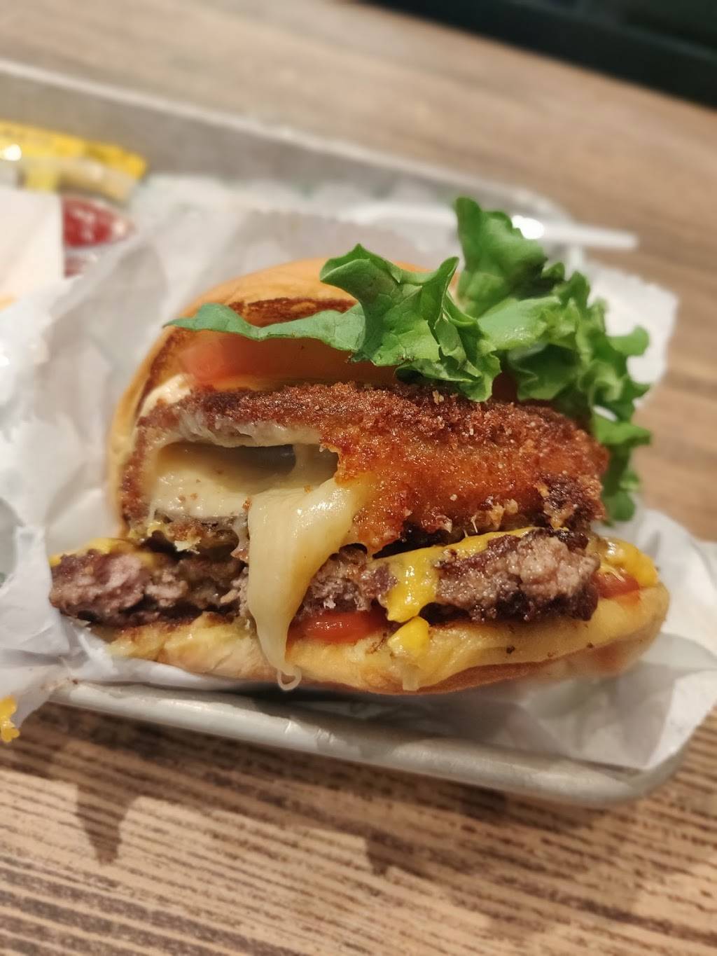 Shake Shack | restaurant | 660 Woodward Ave, Detroit, MI 48226, USA | 3136720501 OR +1 313-672-0501