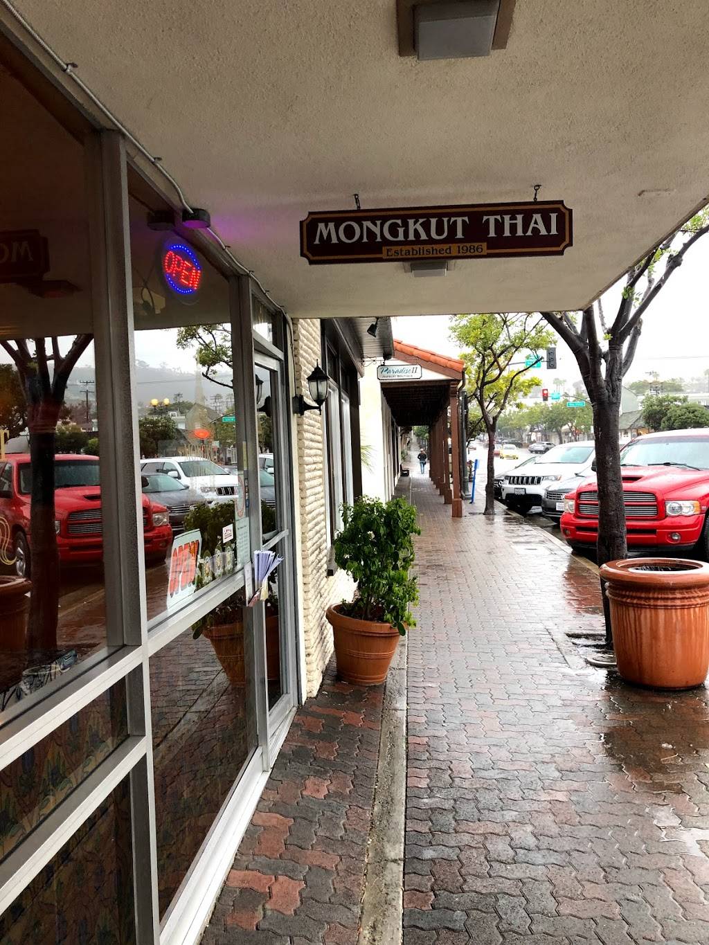 Mongkut Thai Restaurant | restaurant | 212 Avenida Del Mar, San Clemente, CA 92672, USA | 9494923871 OR +1 949-492-3871