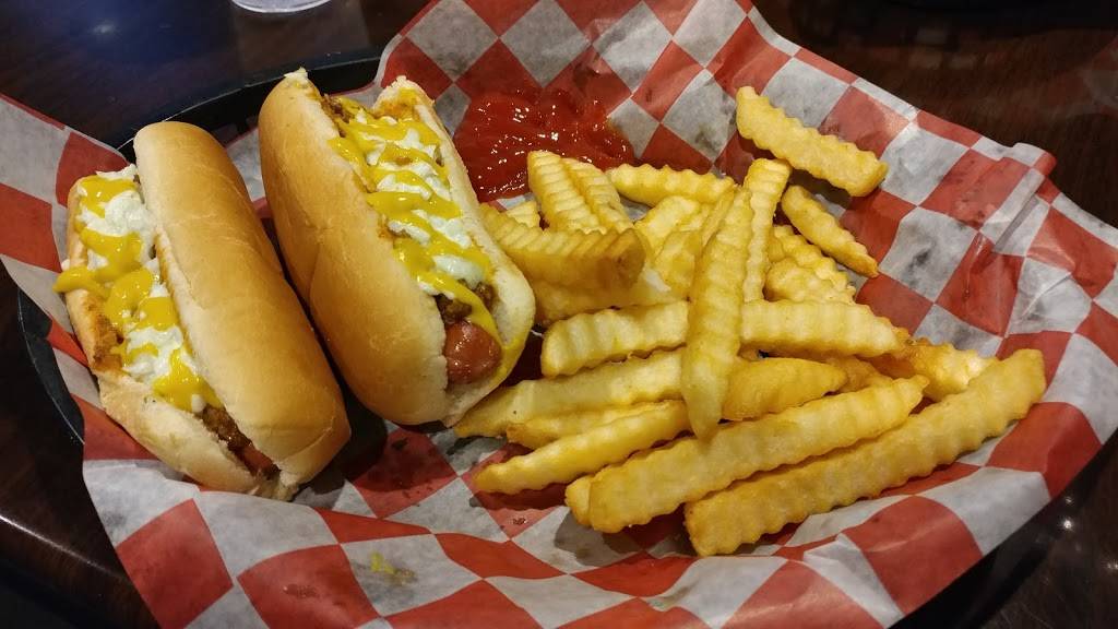 Fat Dogs Grille & Pub | restaurant | 3021 Spring Garden St, Greensboro, NC 27403, USA | 3368561364 OR +1 336-856-1364