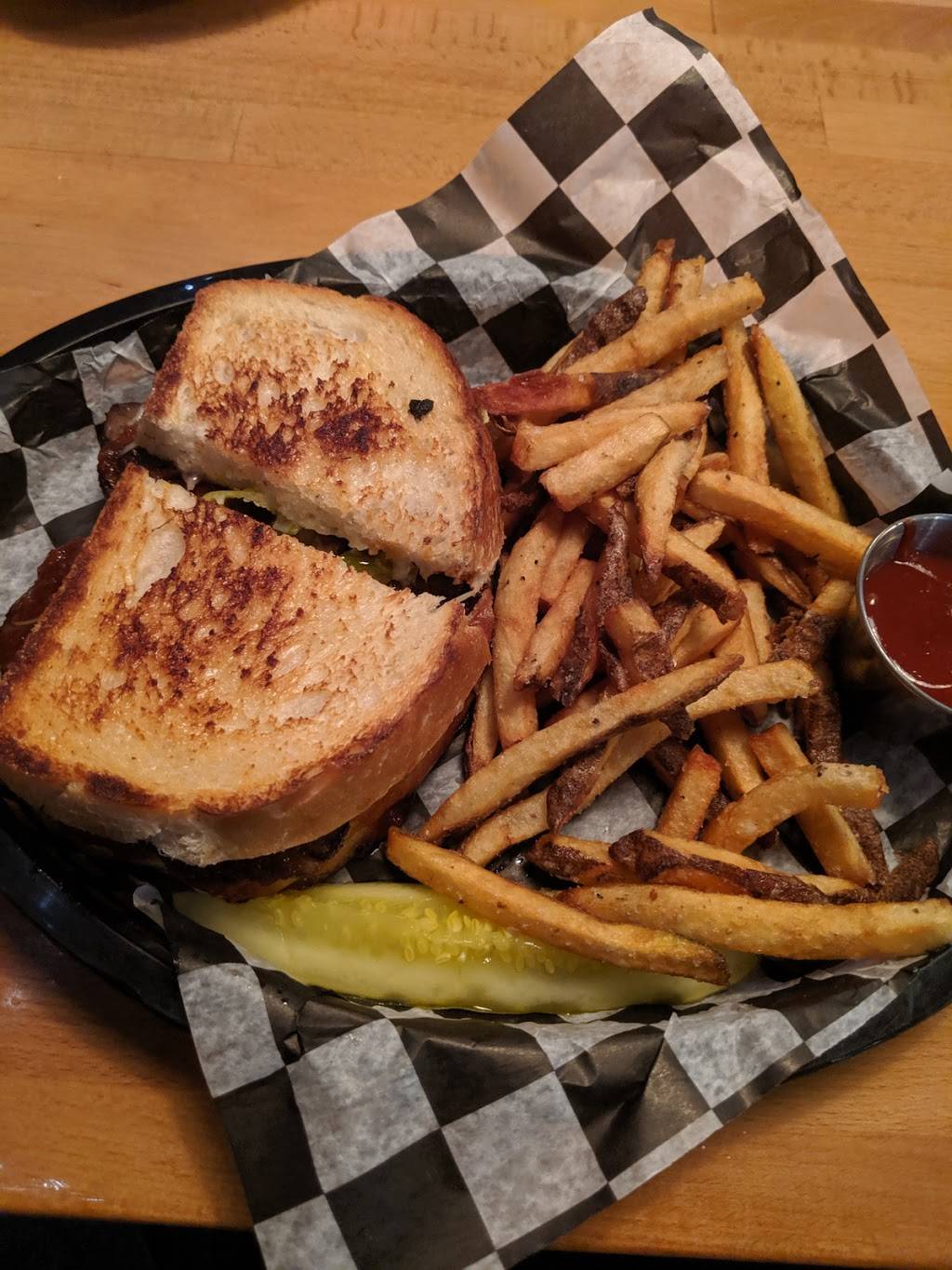 Busters On 28th | restaurant | 4204 S 28th Ave, Minneapolis, MN 55406, USA | 6127290911 OR +1 612-729-0911