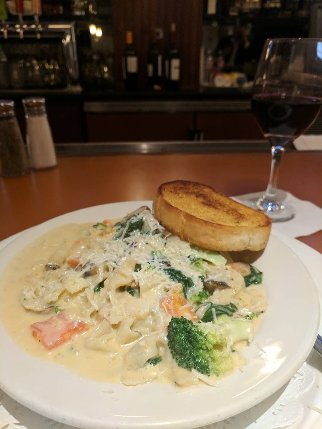 Sports Page Grill | restaurant | 3300 W Mockingbird Ln, Dallas, TX 75235, USA | 2146541021 OR +1 214-654-1021