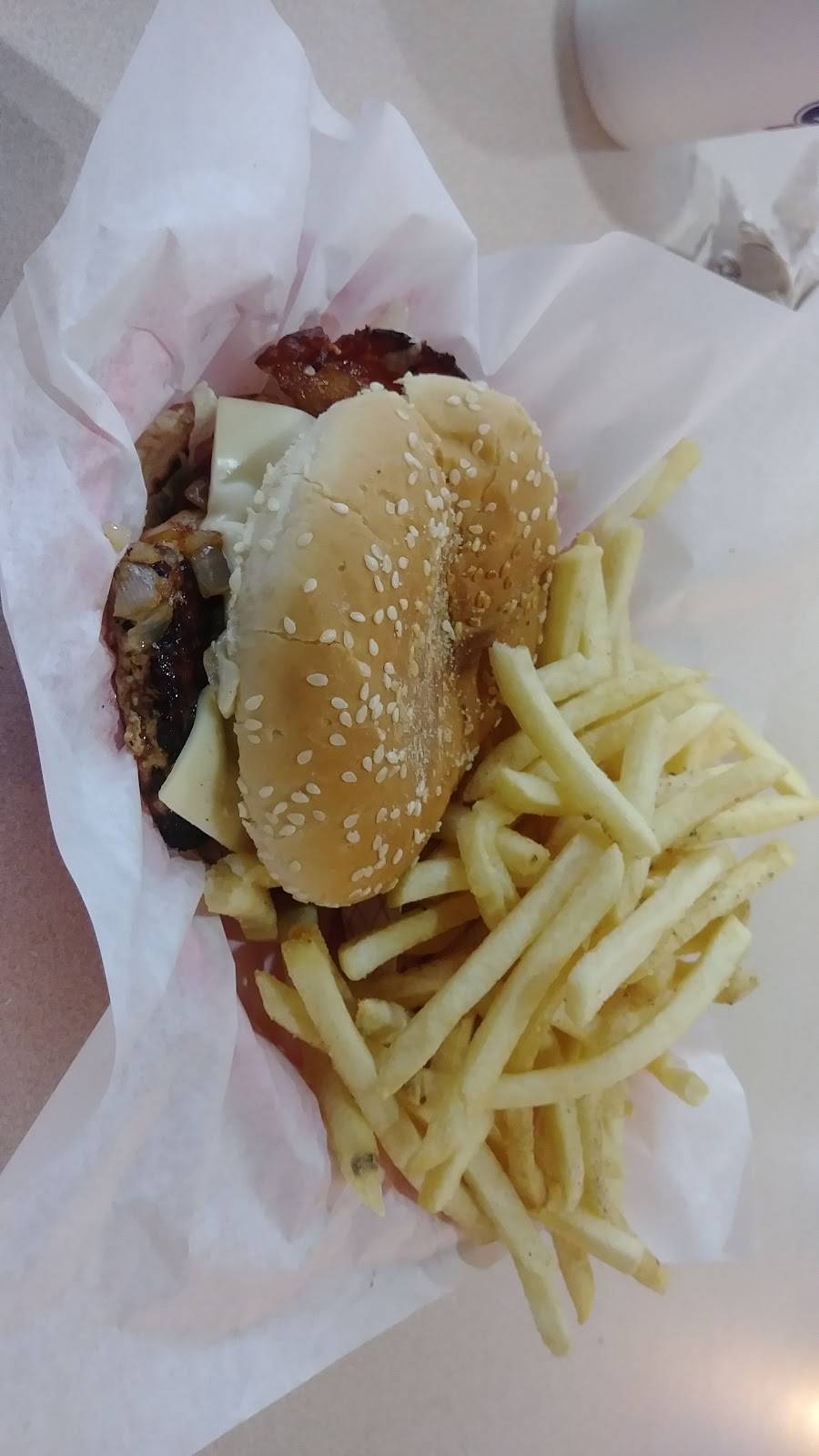 Burger House | restaurant | 6248 E Mockingbird Ln, Dallas, TX 75214, USA | 2148282732 OR +1 214-828-2732