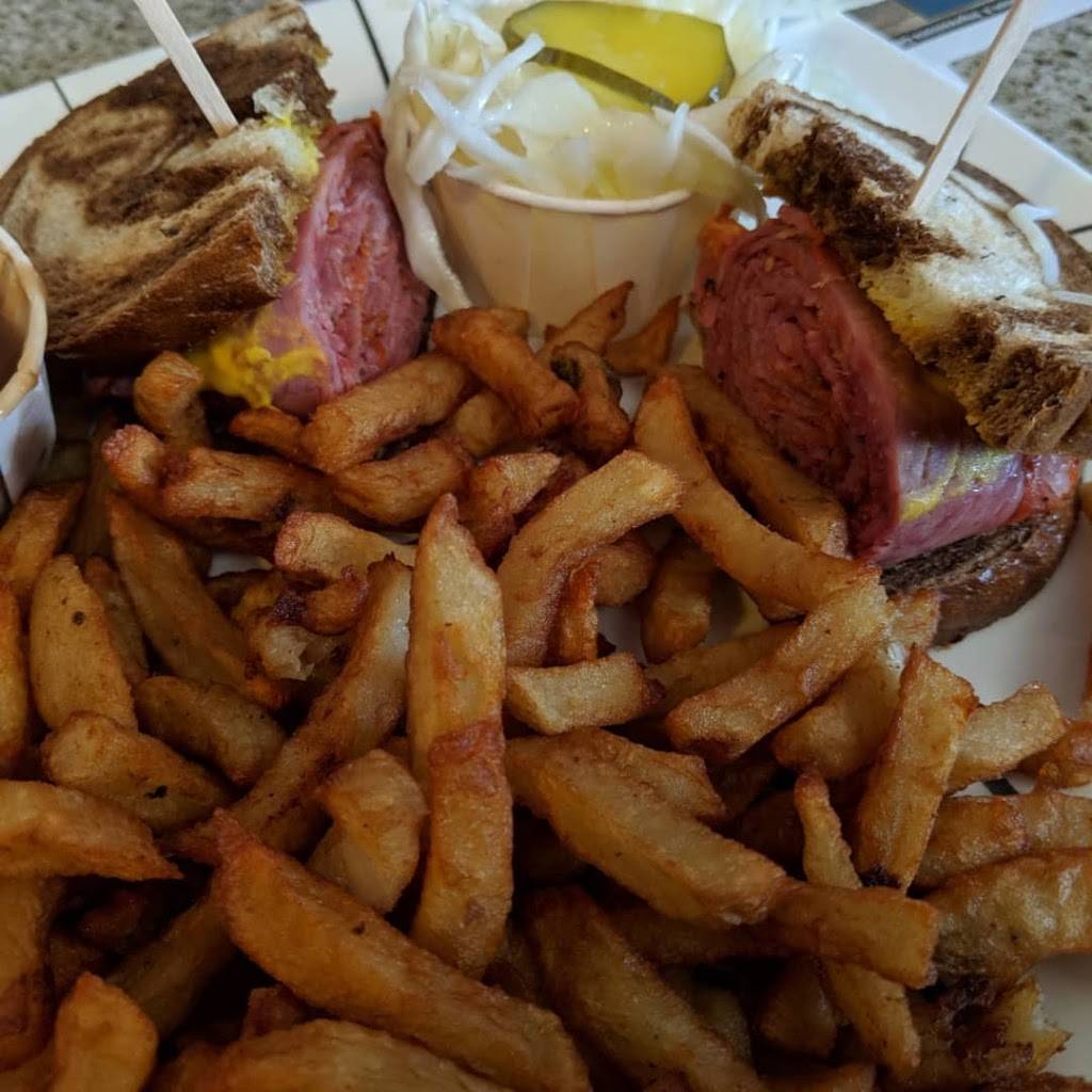 Woods snack bar | restaurant | 1151 Rue Main, Ayers Cliff, QC J0B 1C0, Canada | 8198381622 OR +1 819-838-1622