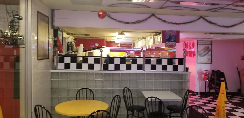 Scoobys Red Hots | restaurant | 4319 Prince St, Downers Grove, IL 60515, USA | 6307691678 OR +1 630-769-1678