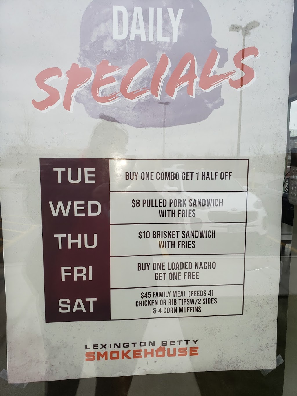 Lexington Betty Smokehouse | restaurant | 756 E 111th St, Chicago, IL 60628, USA | 7089275614 OR +1 708-927-5614