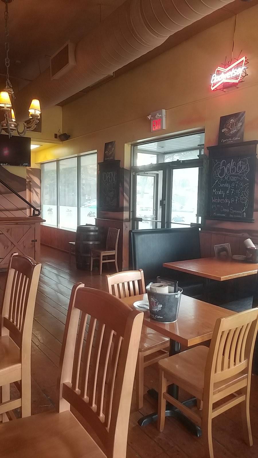 Wild Wing | restaurant | 714 Lakeshore Rd E 1 & 6, Mississauga, ON L5G 1J6, Canada | 9052781500 OR +1 905-278-1500