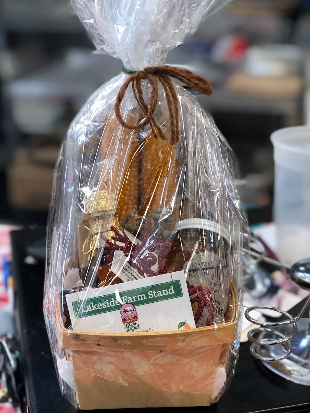 Lakeside Farm Stand | restaurant | 31 Lake Dr, Guilford, CT 06437, USA | 2034570152 OR +1 203-457-0152