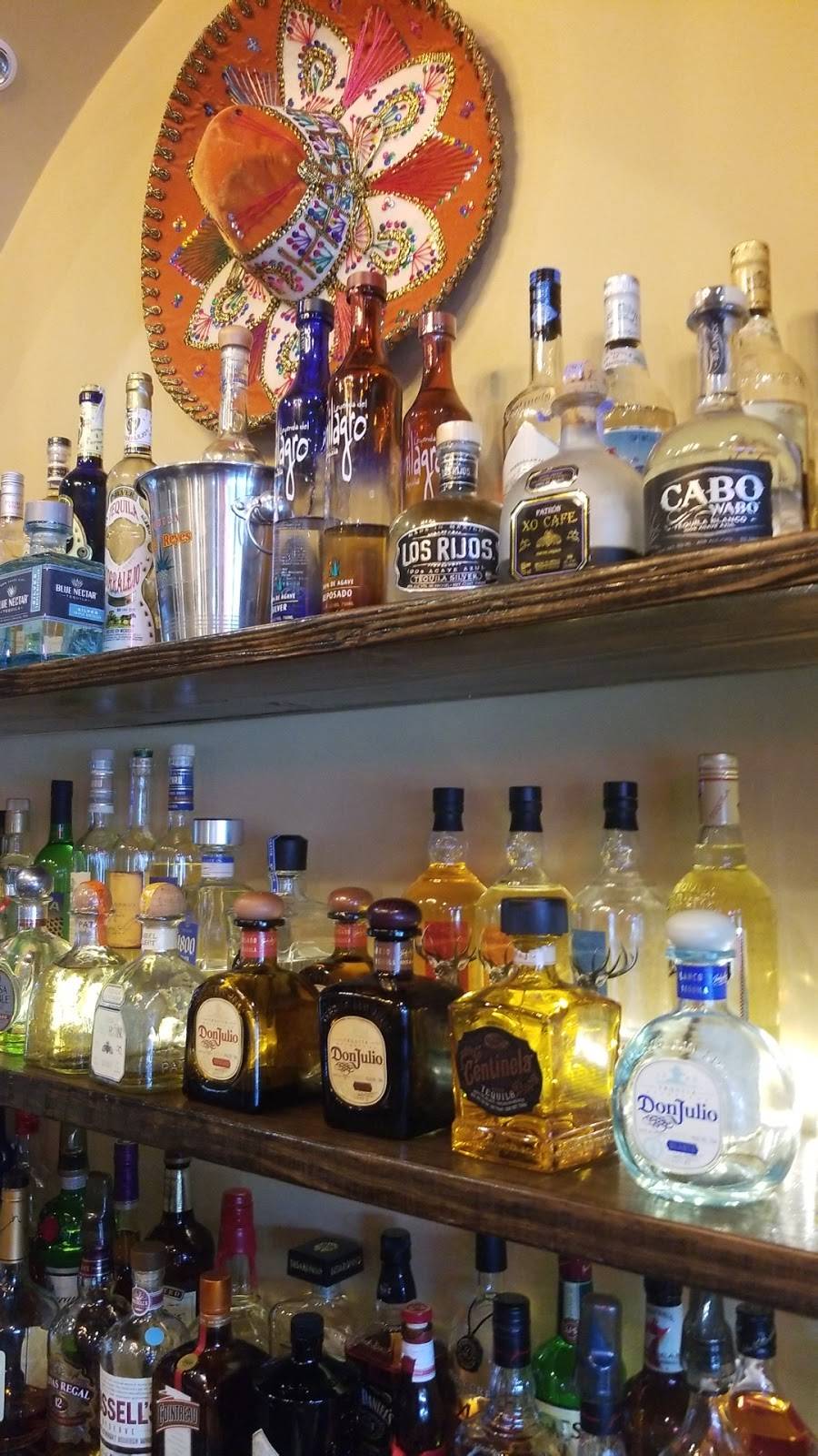 Hacienda El Mirador | restaurant | 5805 N Humboldt Ave, Peoria, IL 61614, USA | 3098392820 OR +1 309-839-2820