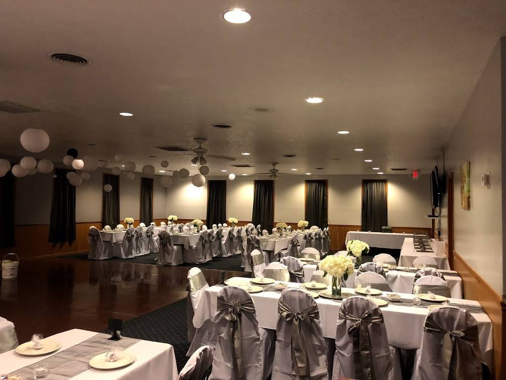 Bates Restaurant & Lounge | restaurant | 120 Johnson Dr, Uhrichsville, OH 44683, USA | 7409228822 OR +1 740-922-8822