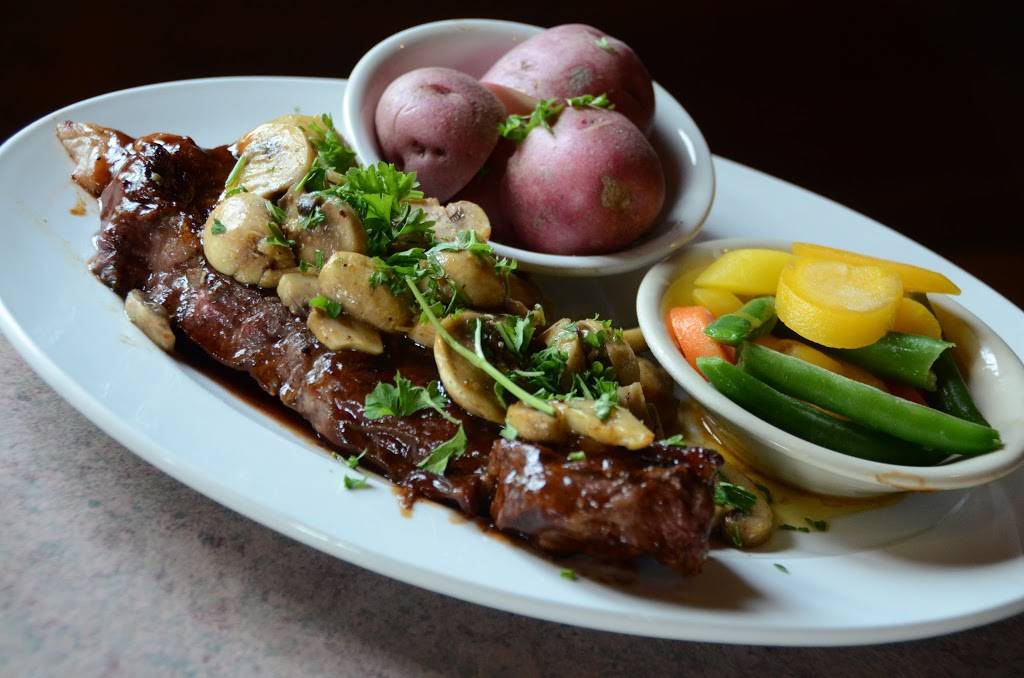 Three Guys & A Grill | restaurant | W7039 County Rd S R, Elkhart Lake, WI 53020, USA | 9208762535 OR +1 920-876-2535