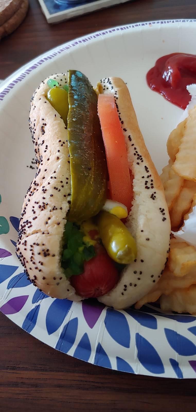 Hubbys Dog House | meal takeaway | 208 S Main St, Mt Prospect, IL 60056, USA | 8477493878 OR +1 847-749-3878