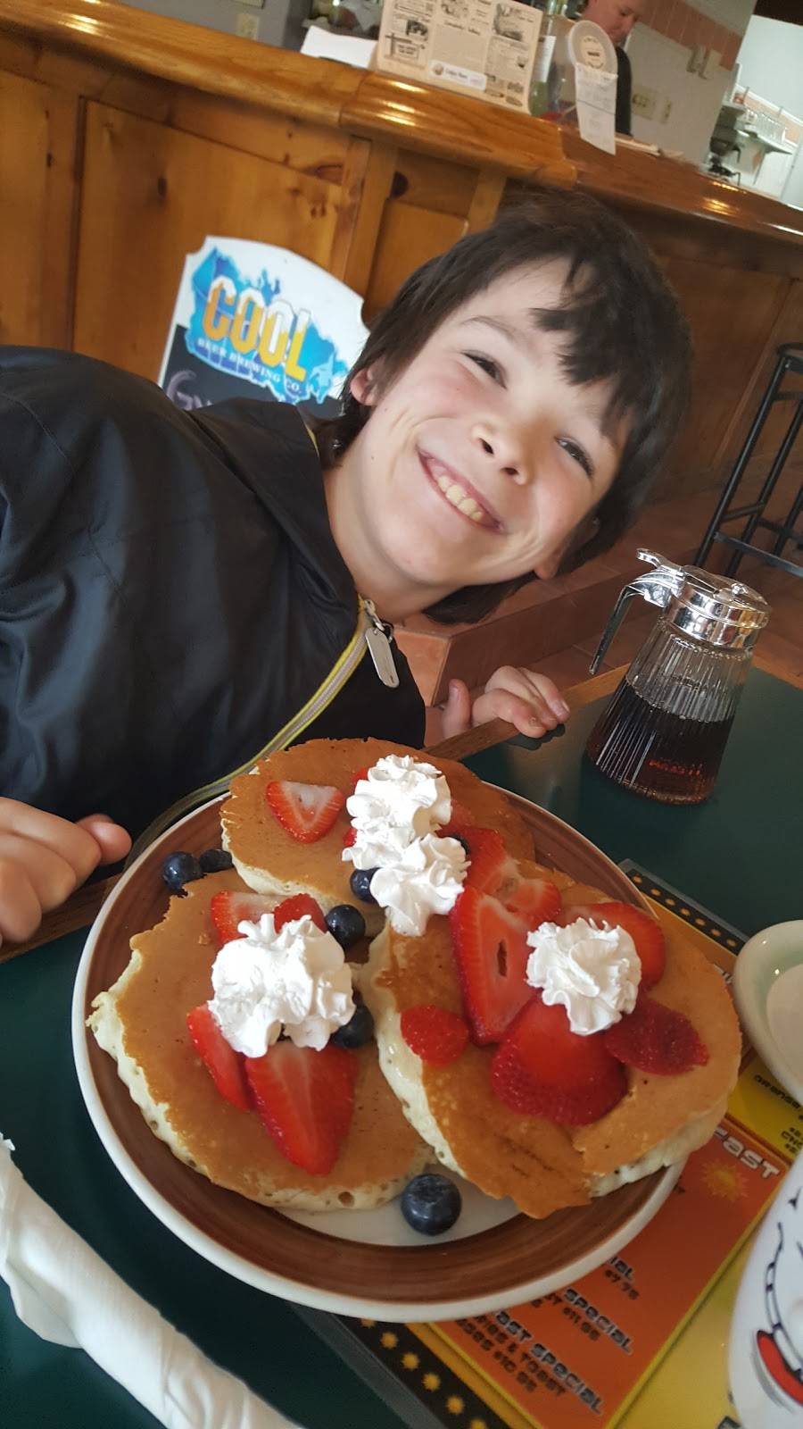 Golden Grill IV Family Restaurant & Tavern | restaurant | 1009 Ontario Rd, Welland, ON L3B 5E5, Canada | 9057343944 OR +1 905-734-3944