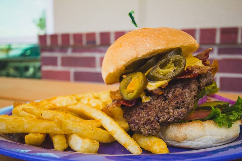 Averys Kitchen LLC | restaurant | 2063 Central Plaza #107, New Braunfels, TX 78130, USA | 8302140506 OR +1 830-214-0506