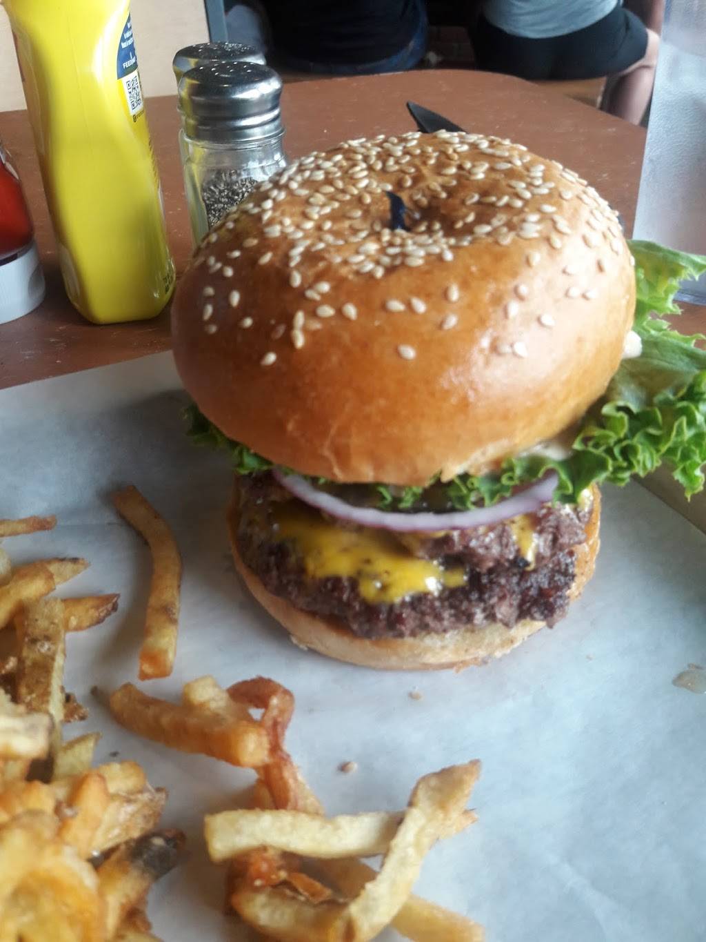 Chuburger | restaurant | 1225 Ken Pratt Blvd, Longmont, CO 80501, USA | 3034852482 OR +1 303-485-2482