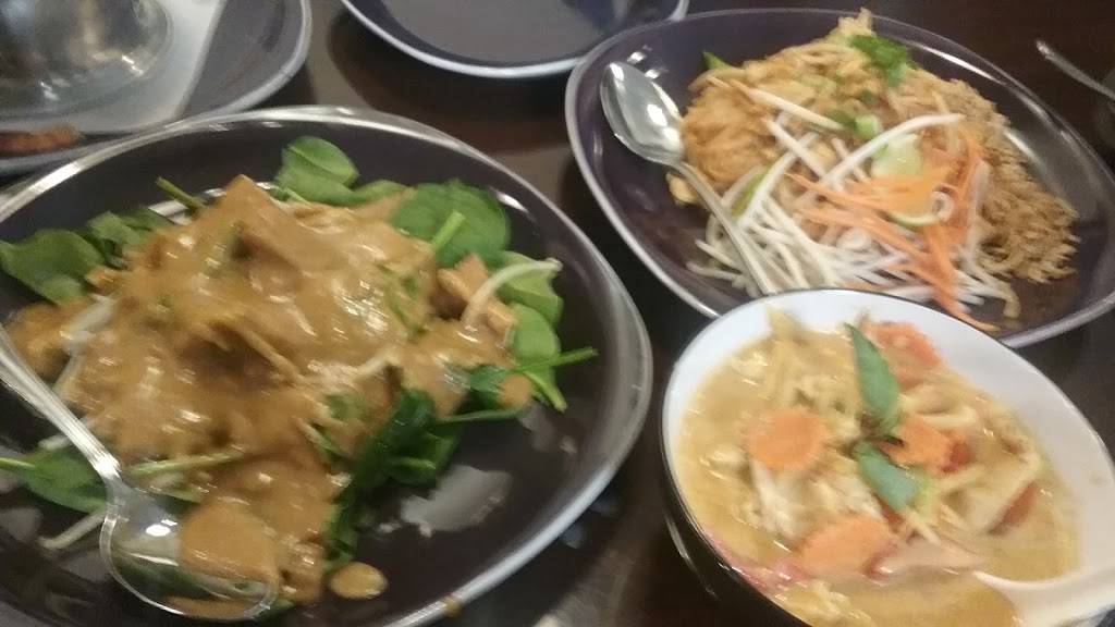 Bua Thai Fusion | restaurant | 8011 20th St SE, Lake Stevens, WA 98258, USA | 4253743889 OR +1 425-374-3889