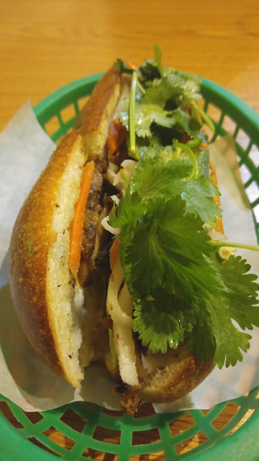 Mirage Bar & Grill | restaurant | 400 Old Hwy 8 NW, New Brighton, MN 55112, USA | 6516339480 OR +1 651-633-9480