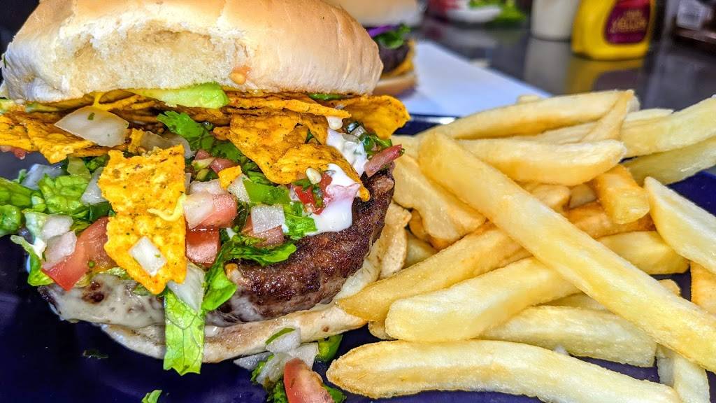 Gonzalez Kitchen | restaurant | 310 N Oak St, Pearsall, TX 78061, USA | 8303176278 OR +1 830-317-6278