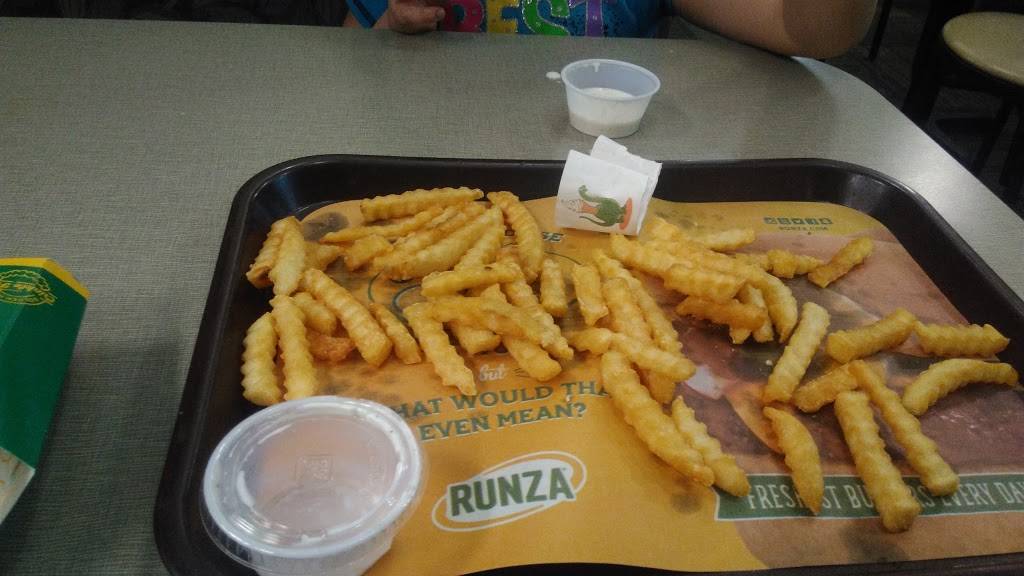Runza Restaurant | restaurant | 937 S 13th St, Lincoln, NE 68508, USA | 4024757320 OR +1 402-475-7320