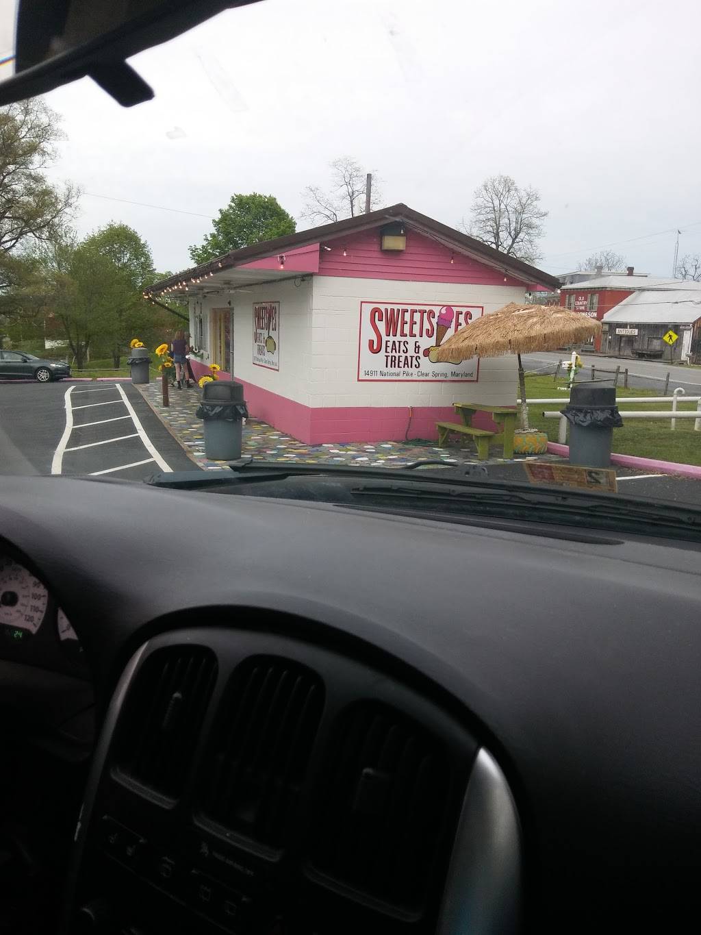 Sweetsies Eats & Treats | restaurant | 14911 National Pike, Clear Spring, MD 21722, USA | 3015821166 OR +1 301-582-1166