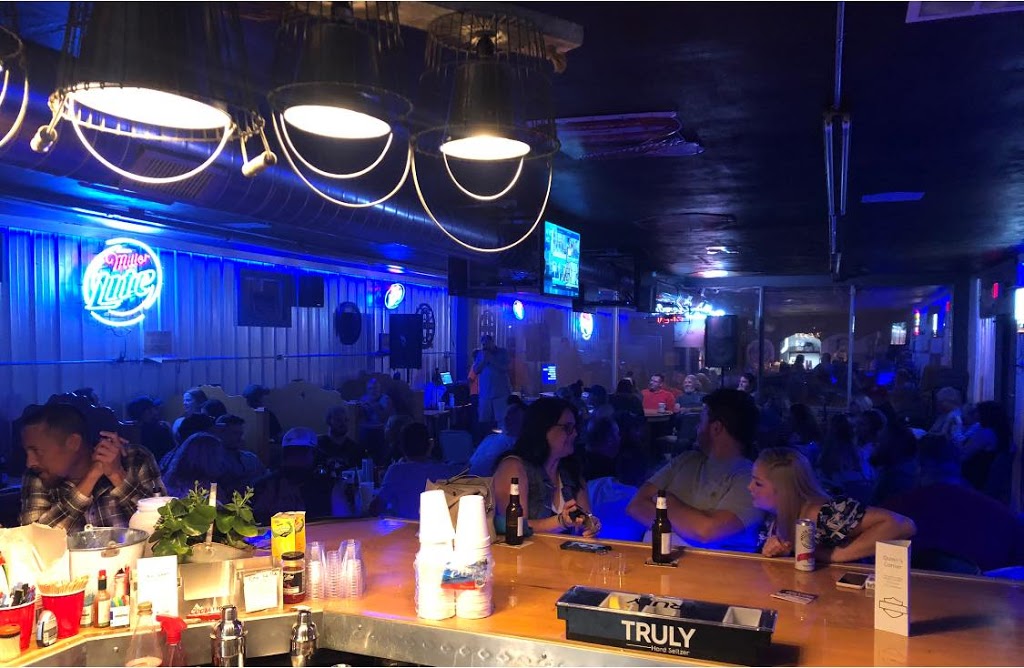 Quinns Corner | restaurant | 518 N Harrison St, Alexandria, IN 46001, USA | 7657052100 OR +1 765-705-2100