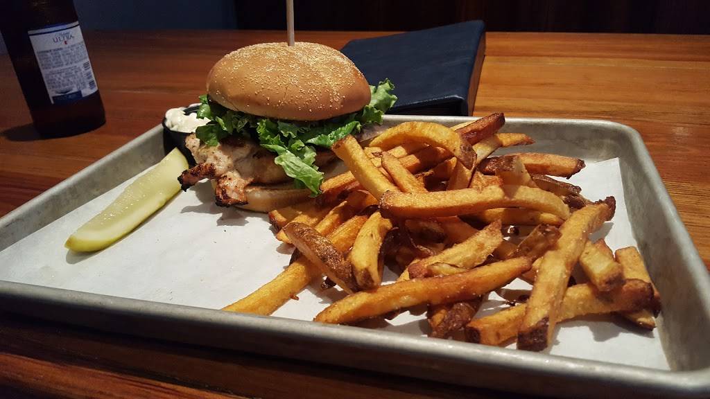 Barracuda Bobs | restaurant | 19 E River St, Savannah, GA 31401, USA | 9127774381 OR +1 912-777-4381