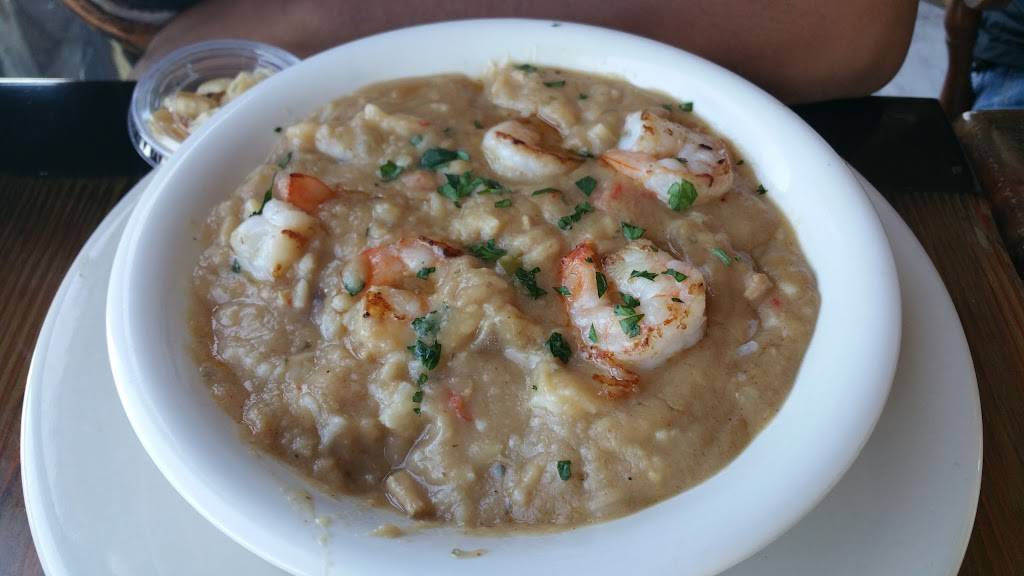 Viks Wheelhouse Bar & Grill | restaurant | 295 Mare Island Way, Vallejo, CA 94590, USA | 7076481966 OR +1 707-648-1966